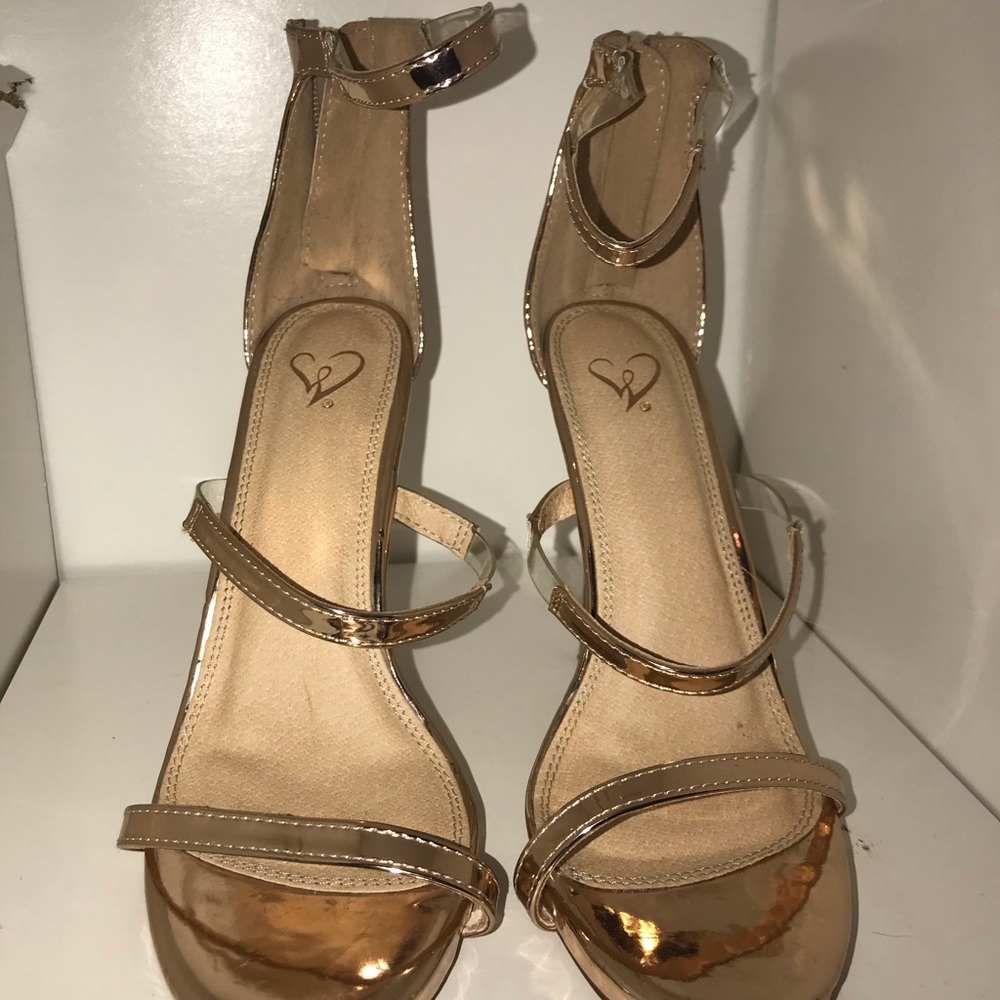🦋Strapped heel